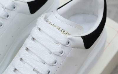 Giày Alexander Mcqueen auth giá bao nhiêu?