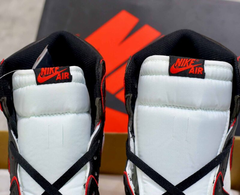 Nike Air Jordan 1 Retro High Bloodline