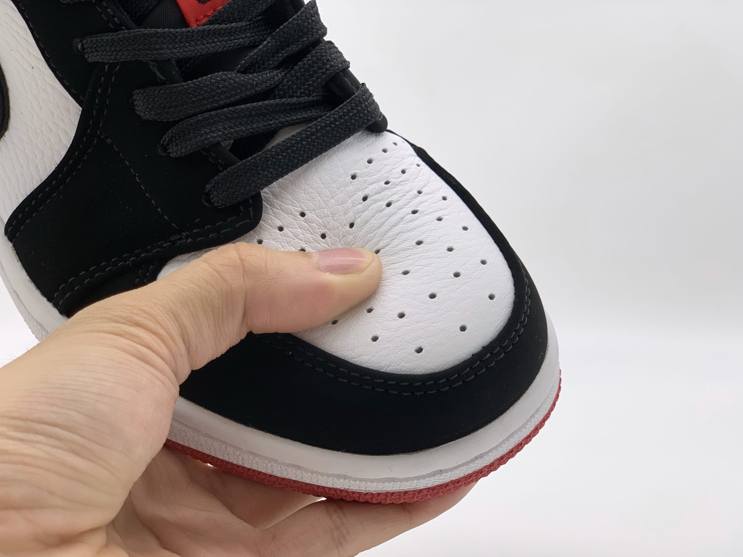 Giày Nike Air Jordan 1 Low Black Toe