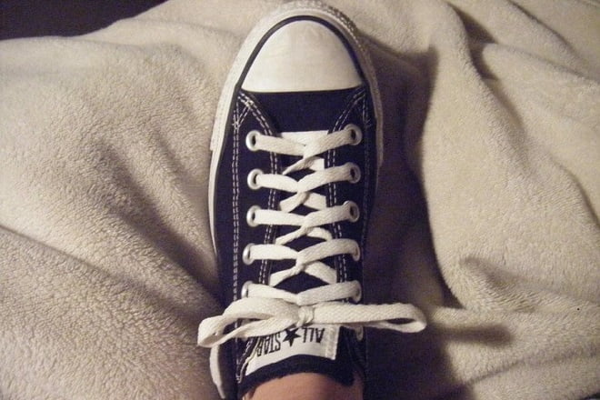Thắt dây giày Converse