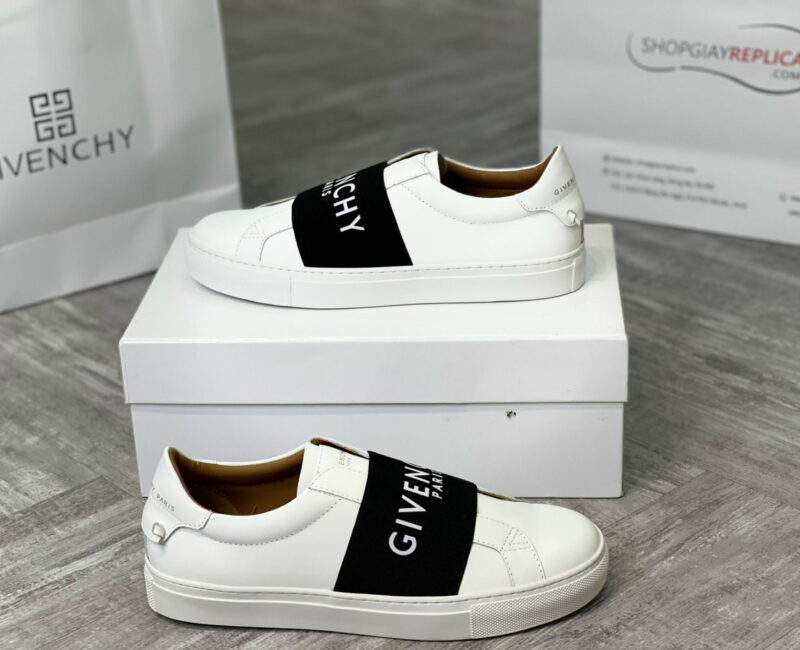 Givenchy in leather with webbing