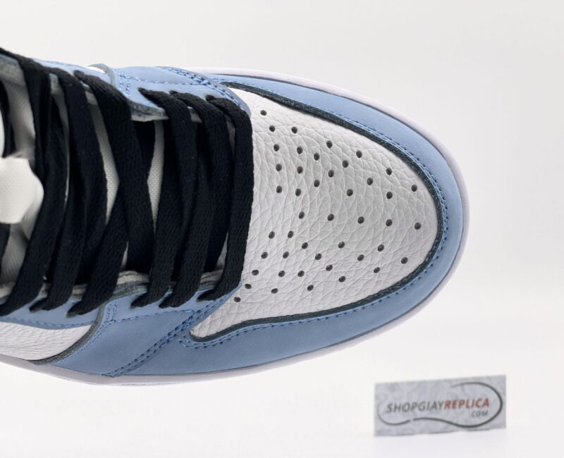toebox Nike Air Jordan 1 Retro High University Blue