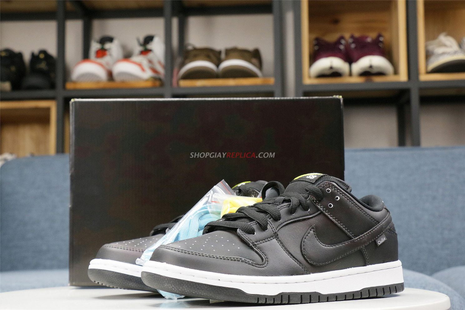 Giày Nike SB Dunk Low đổi màu