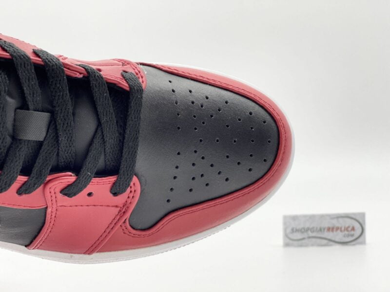 Toebox Nike Jordan 1 Low Reverse Bred