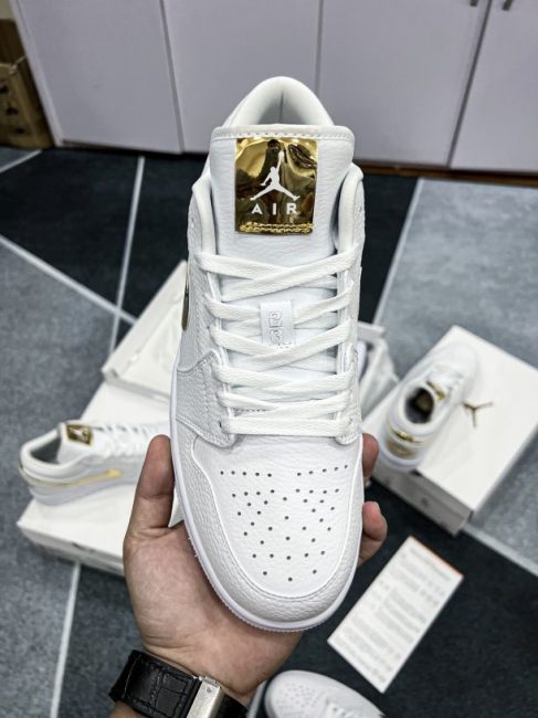 Nike Air Jordan 1 Low Metallic Gold like auth