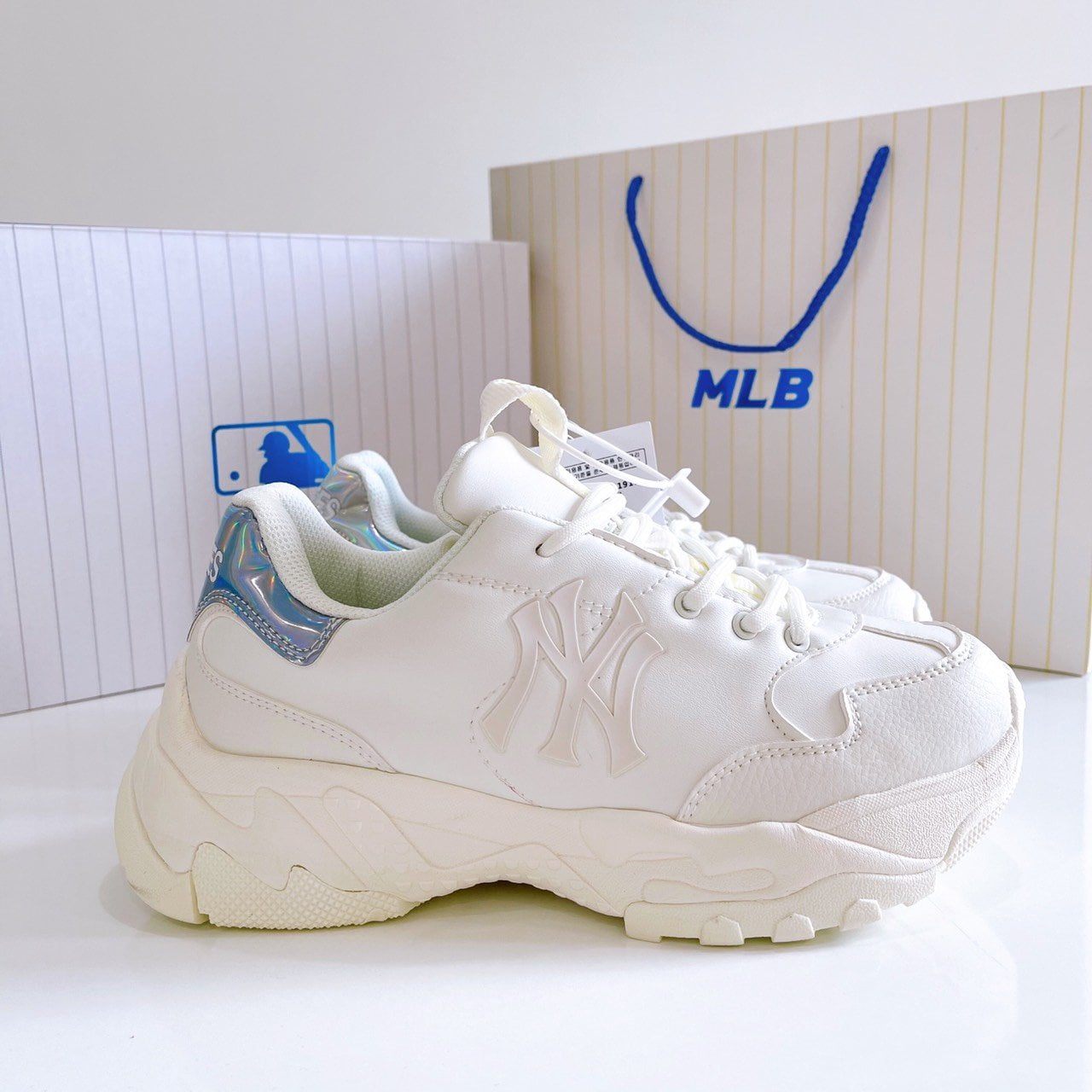 MLB Korea LowTop Sneakers Màu Trắng Logo NYGót Hologram Vàng  Zippy Store