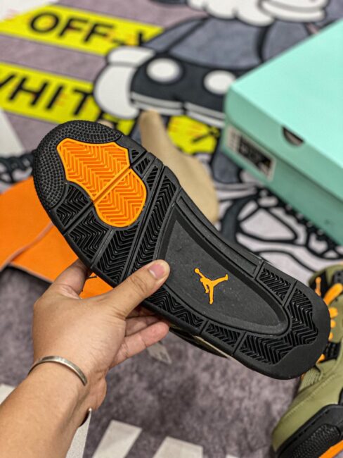 đế giày Air Jordan 4 Retro Undefeated Like Auth