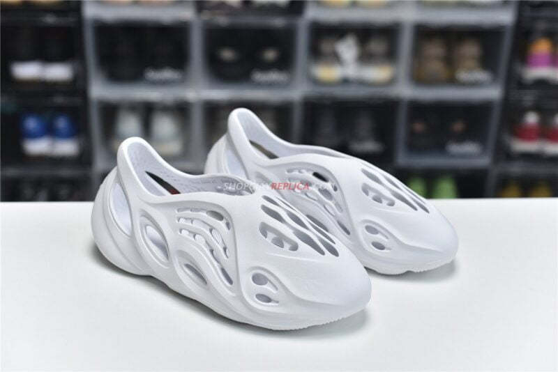 Giày Adidas Yeezy Foam Runner ‘Ararat’