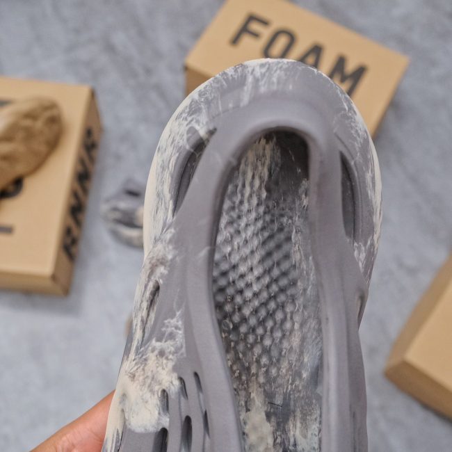 Giày Adidas Yeezy Foam Runner ‘MXT Moon Grey’ rep 1:1