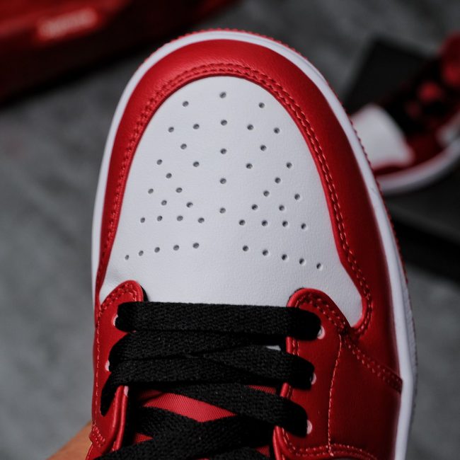 Nike Air Jordan 1 Low ‘Reverse Black Toe’ rep 1:1