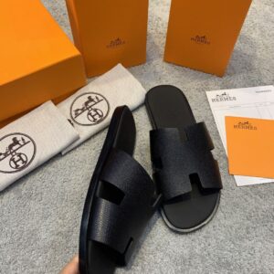 Dép Hermes Nam Full Đen Da Taiga (Sần) Like Auth
