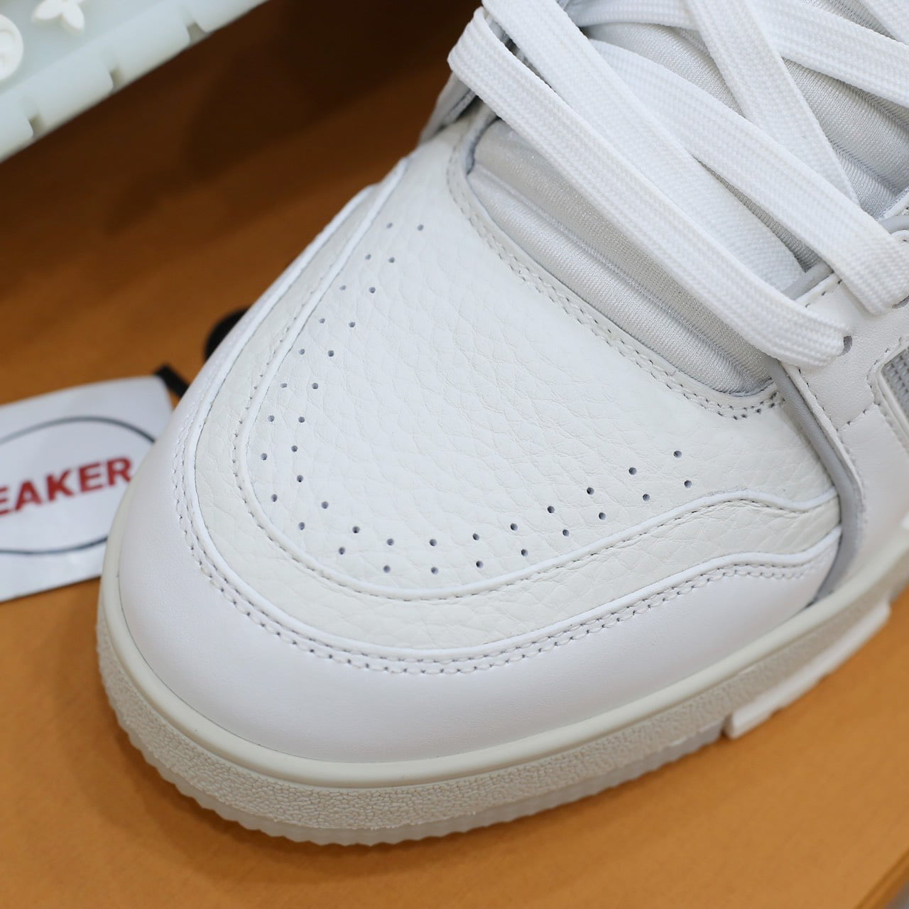 Giày Louis Vuitton Trainer #54 Signature White Best Quality - Shop giày  Replica™