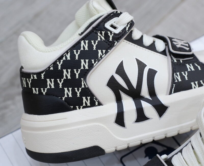 Giày MLB Chunky Liner Mid Classic Monogram New York Yankees Black Like Auth