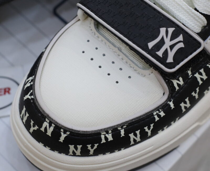 Giày MLB Chunky Liner Mid Classic Monogram New York Yankees Black Like Auth