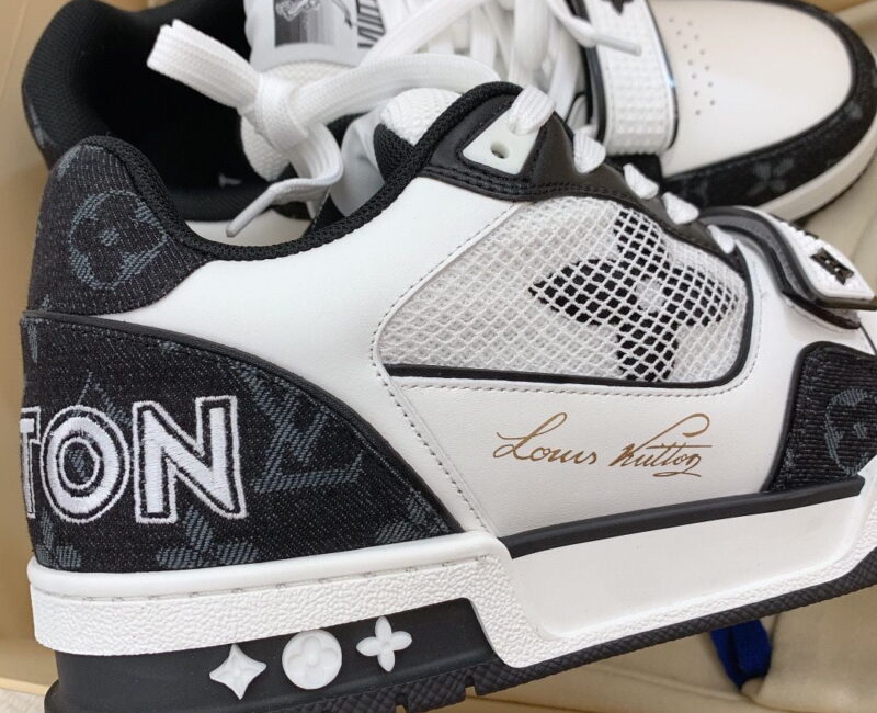 Giày Louis Vuitton Lv Trainer Monogram Black quai Velcro Like Auth