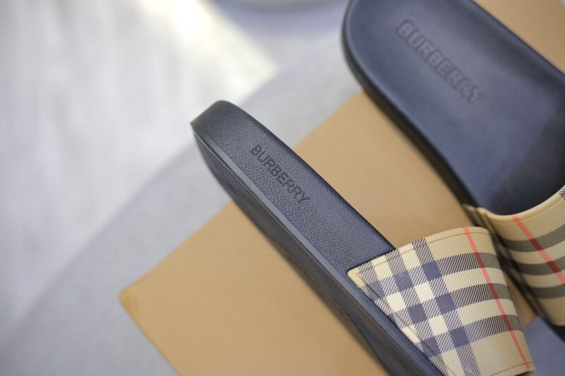 Dép Burberry Vintage Check Print Slides Archive Beige
