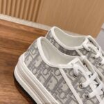 WALK’N’DIOR PLATFORM SNEAKER Gray Stone Dior Oblique Embroidered Cotton