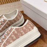 WALK’N’DIOR PLATFORM SNEAKER Nude Dior Oblique Embroidered Cotton