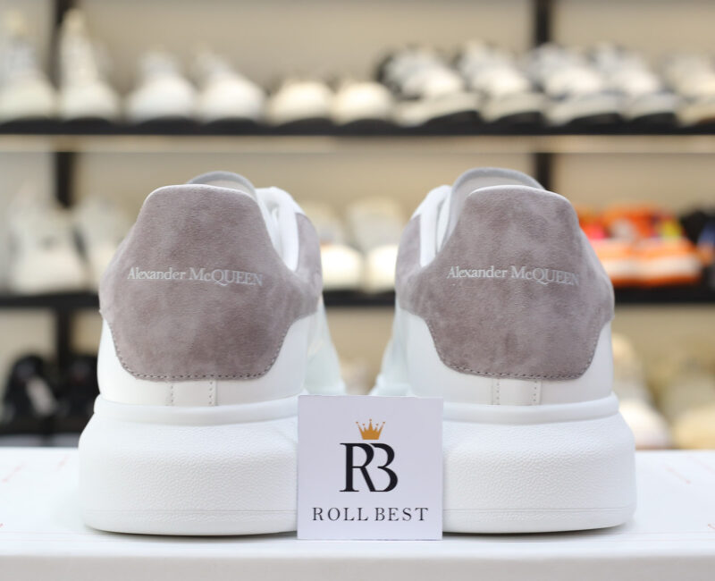 Giày Alexander Mcqueen Trắng Gót Da Lộn Xám Nhạt