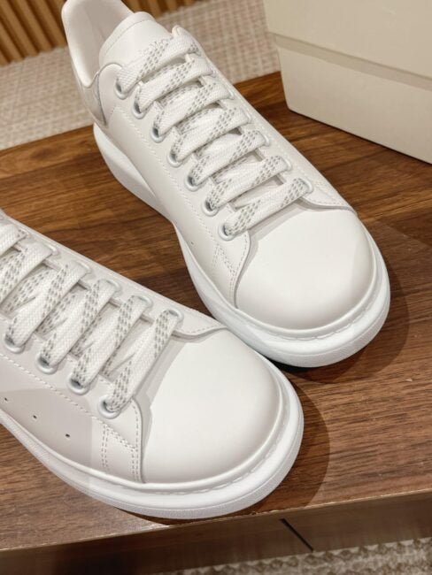 Giày Alexander Mcqueen Trắng Gót Be Vân Cá Sấu Like Auth