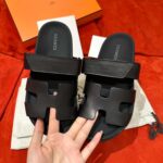 Dép Hermes Chypre Sandal Full Đen Da Trơn Best Quality