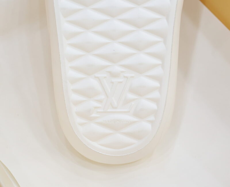 Dép Louis Vuitton Waterfront Mules ‘White’ Like Auth