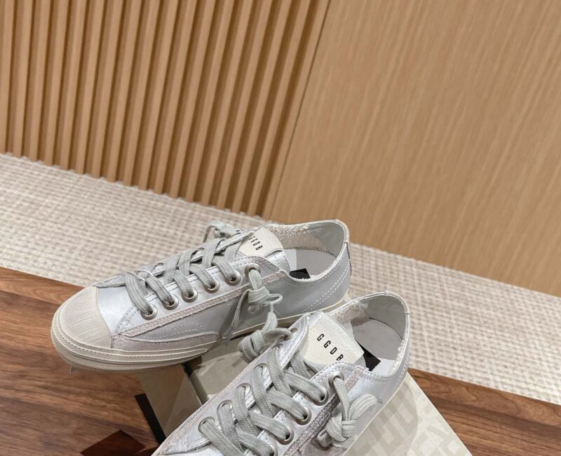 Giày Golden Goose Women's Metallic Silver V-star 2 Sneakers Best Quality