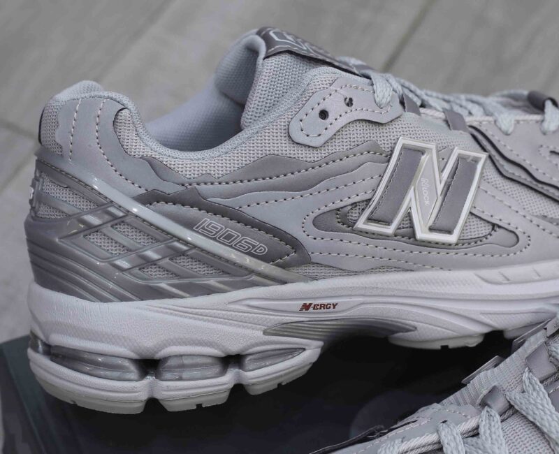 Giày New Balance 1906 - Silver Metallic Like Auth