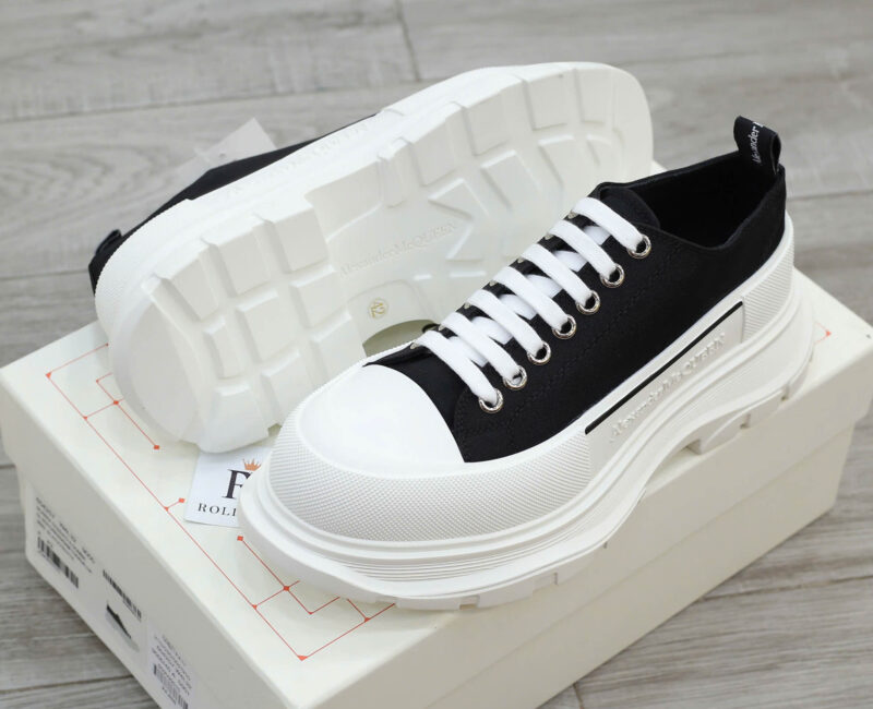 Giày Alexander McQueen Tread Slick Low Top Black/White Canvas Best Quality