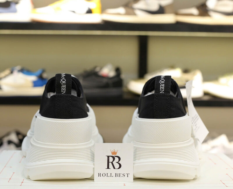 Giày Alexander McQueen Tread Slick Low Top Black/White Canvas Best Quality