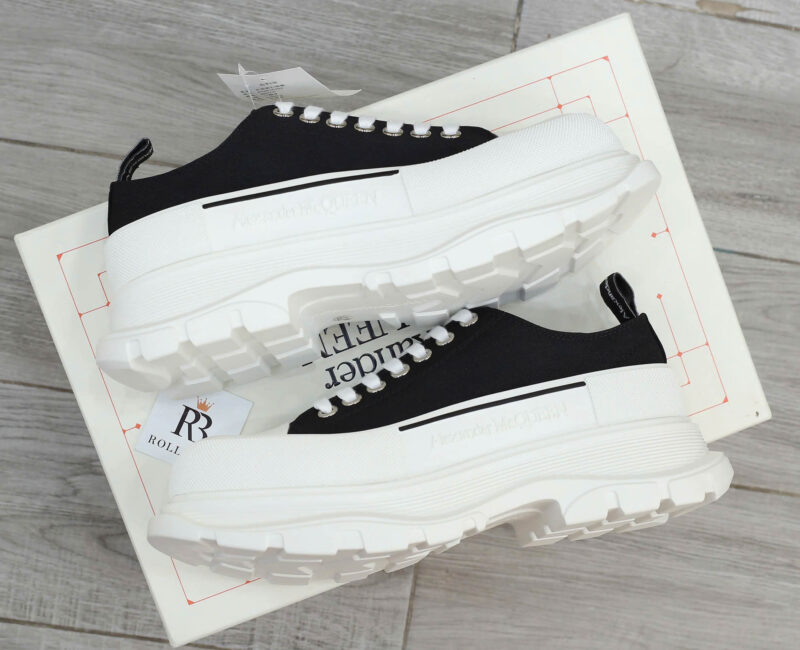 Giày Alexander McQueen Tread Slick Low Top Black/White Canvas Best Quality