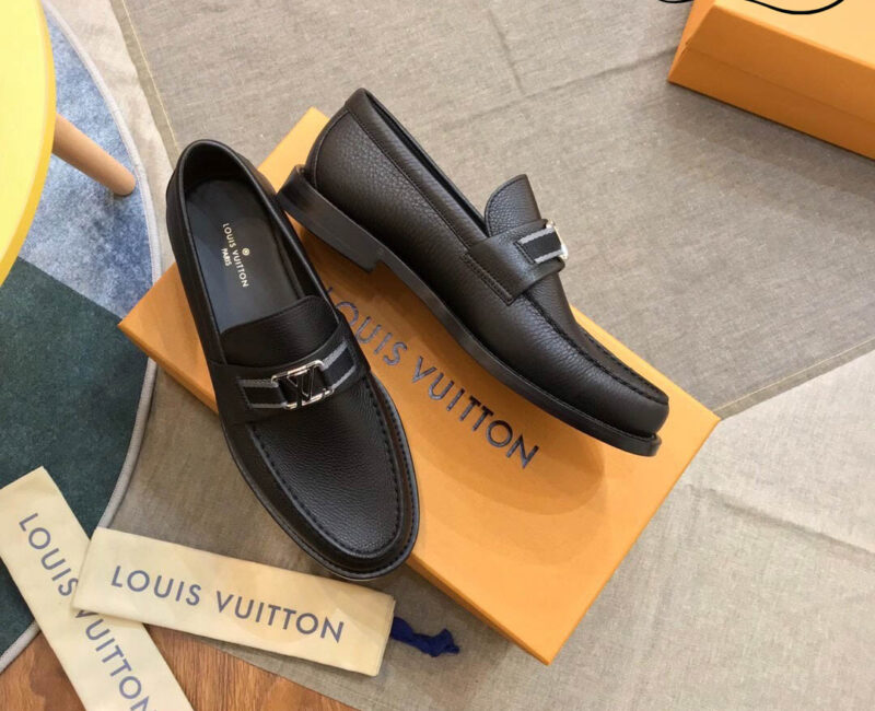 Giày Loafer Louis Vuitton Black Đen Da Bê Sần Logo LV Bạc