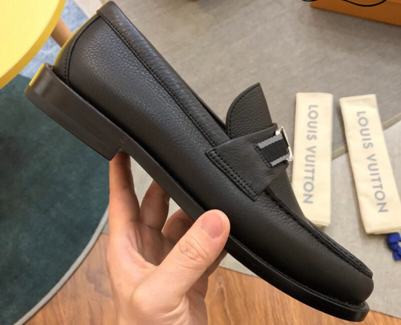 Giày Loafer Louis Vuitton Black Đen Da Bê Sần Logo LV Bạc