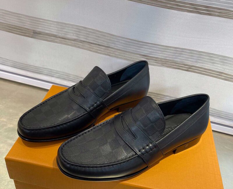 Giày Loafer LV Black Da Bê họa tiết dập Damier Embossed Santiago