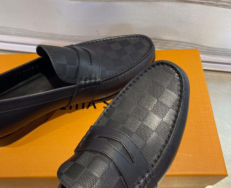 Giày Loafer LV Black Da Bê họa tiết dập Damier Embossed Santiago