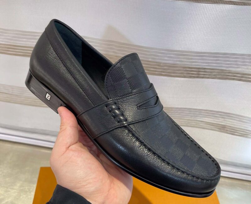 Giày Loafer LV Black Da Bê họa tiết dập Damier Embossed Santiago