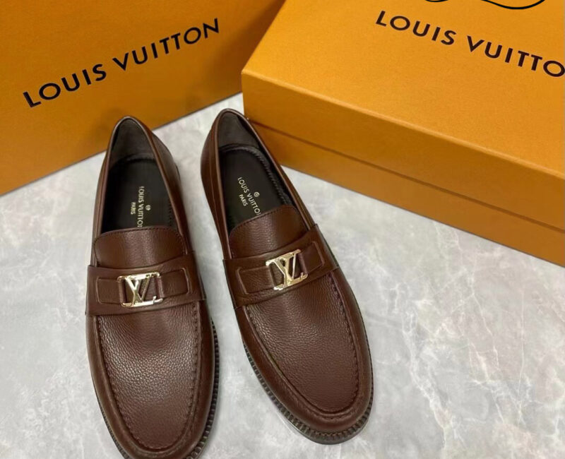 Giày Loafer LV Brown Da Bê Sần Logo LV Vàng