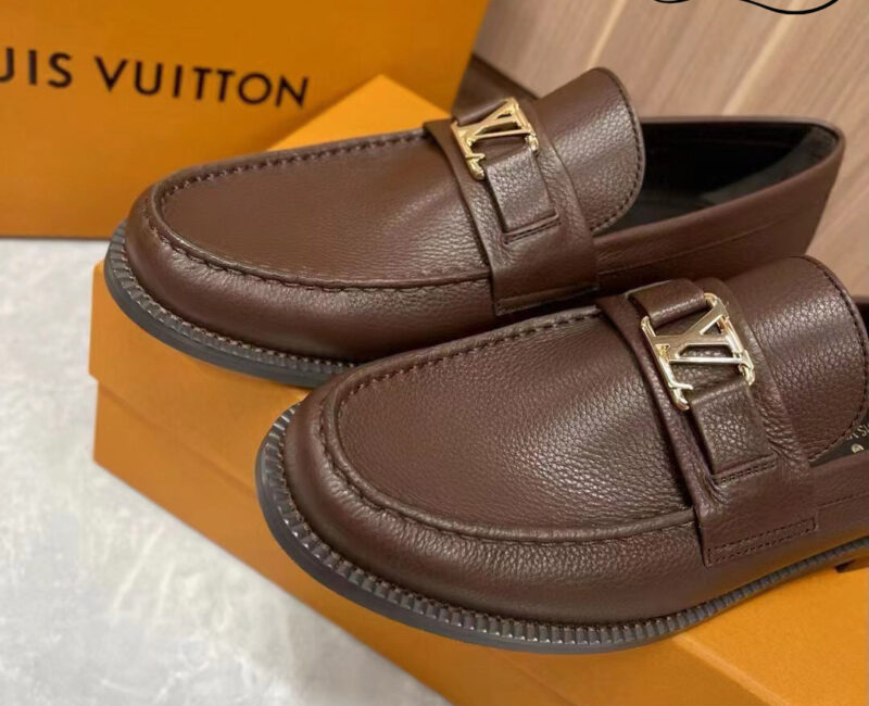 Giày Loafer LV Brown Da Bê Sần Logo LV Vàng