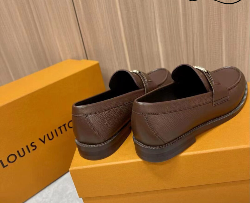 Giày Loafer LV Brown Da Bê Sần Logo LV Vàng