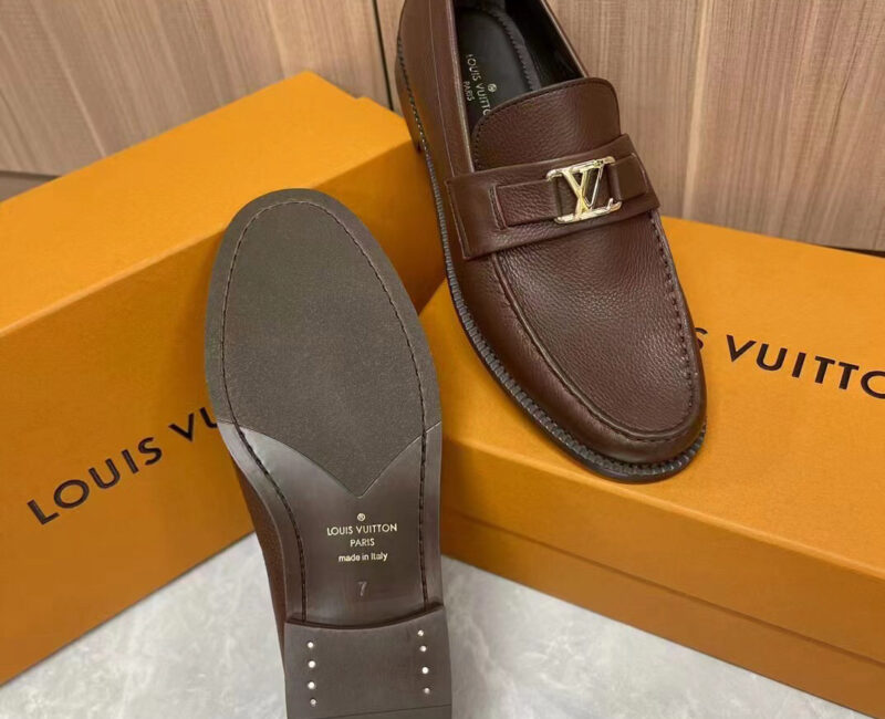 Giày Loafer LV Brown Da Bê Sần Logo LV Vàng