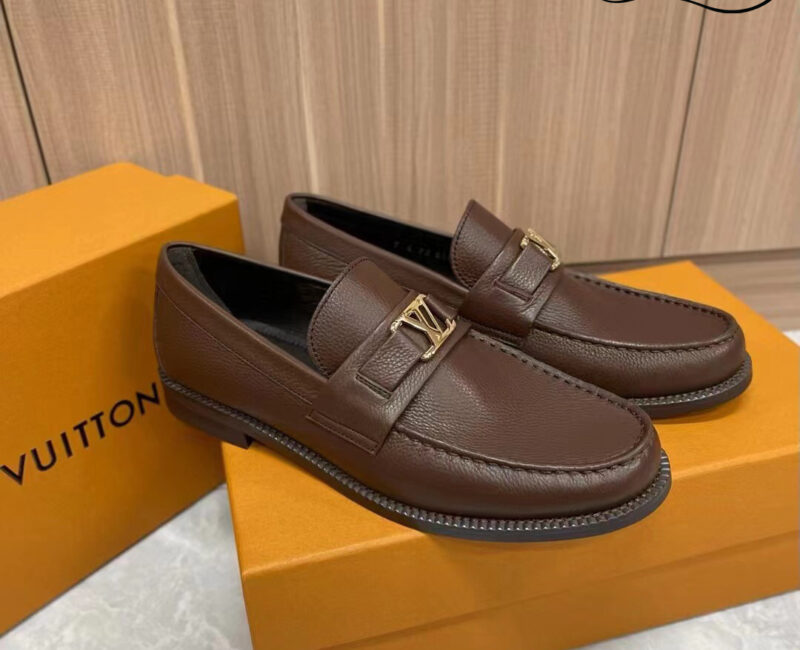 Giày Loafer LV Brown Da Bê Sần Logo LV Vàng