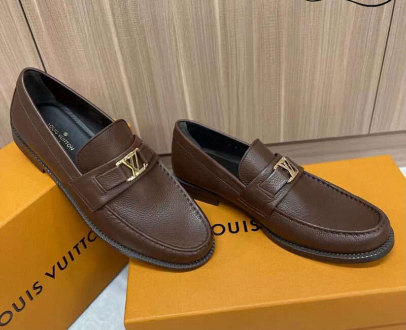 Giày Loafer LV Brown Da Bê Sần Logo LV Vàng