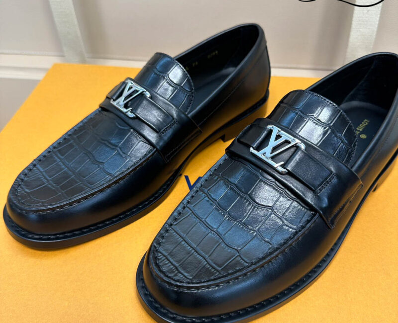 Giày Loafer LV Major Black Da Cá Sấu Logo LV Bạc