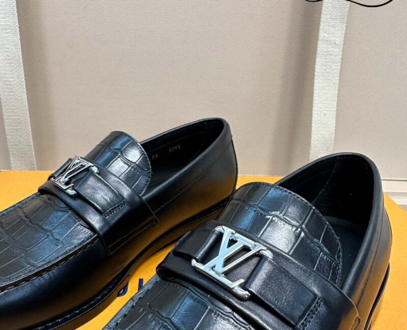 Giày Loafer LV Major Black Da Cá Sấu Logo LV Bạc