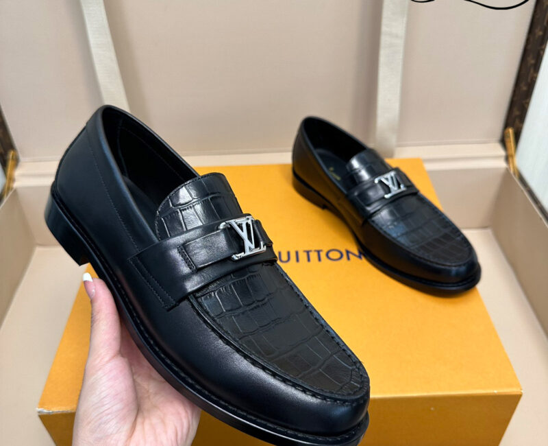 Giày Loafer LV Major Black Da Cá Sấu Logo LV Bạc