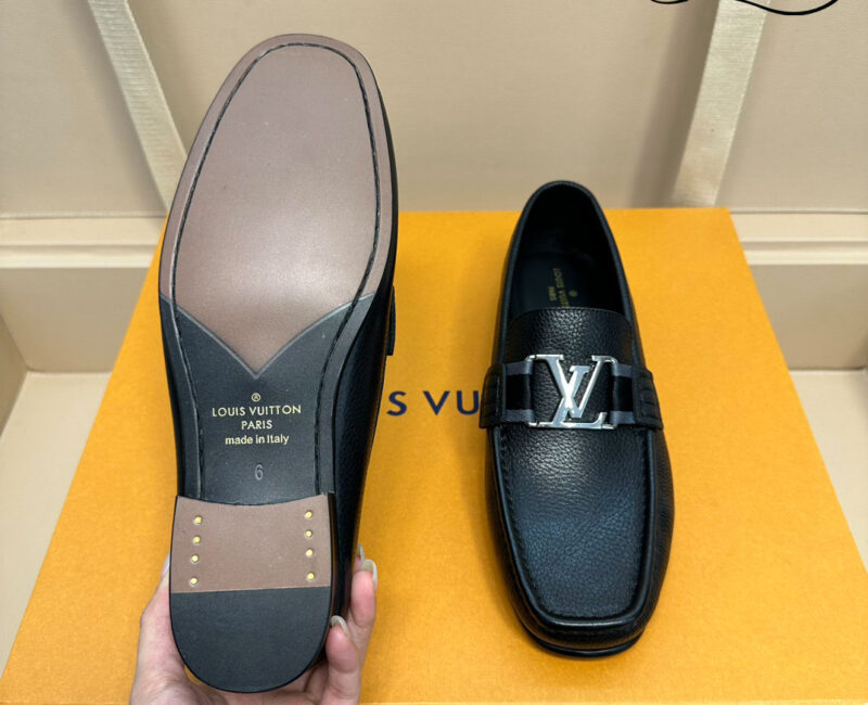 Giày Loafer Louis Vuitton Major Black Đen Da Bê Sần Logo LV Bạc