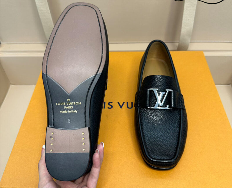 Giày Lười Louis Vuitton Montaigne Loafers Black Da Bê Có Vân Logo LV Bạc