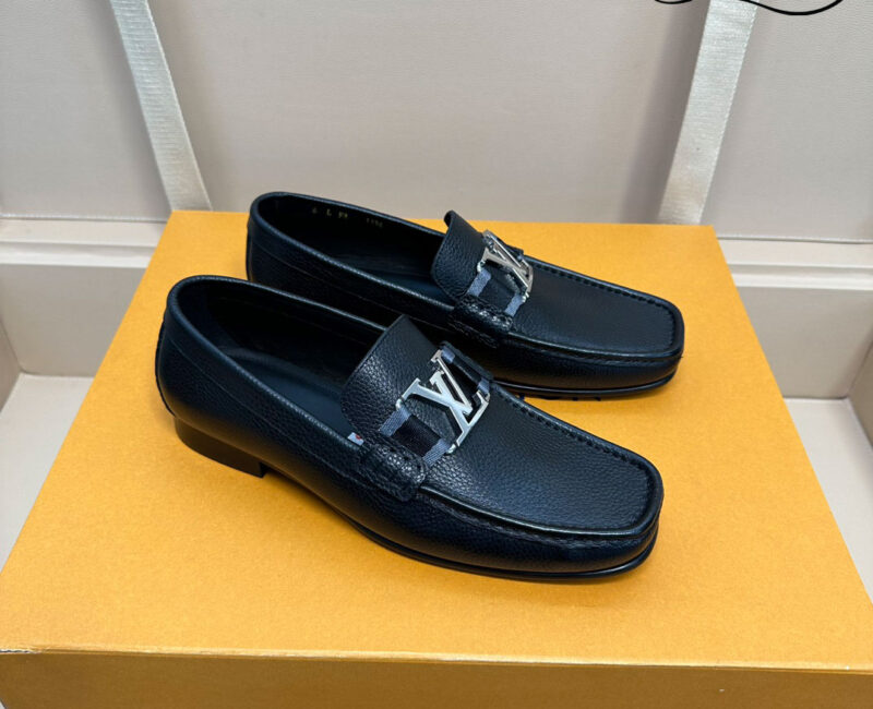 Giày Loafer Louis Vuitton Major Black Đen Da Bê Sần Logo LV Bạc