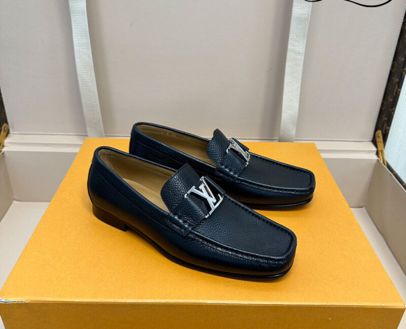 Giày Lười Louis Vuitton Montaigne Loafers Black Da Bê Có Vân Logo LV Bạc