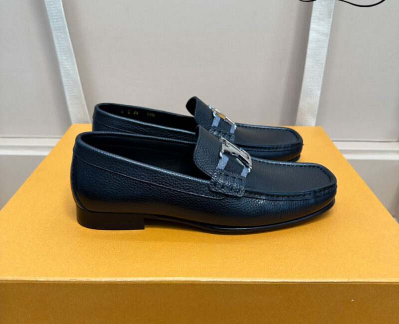 Giày Loafer Louis Vuitton Major Black Đen Da Bê Sần Logo LV Bạc